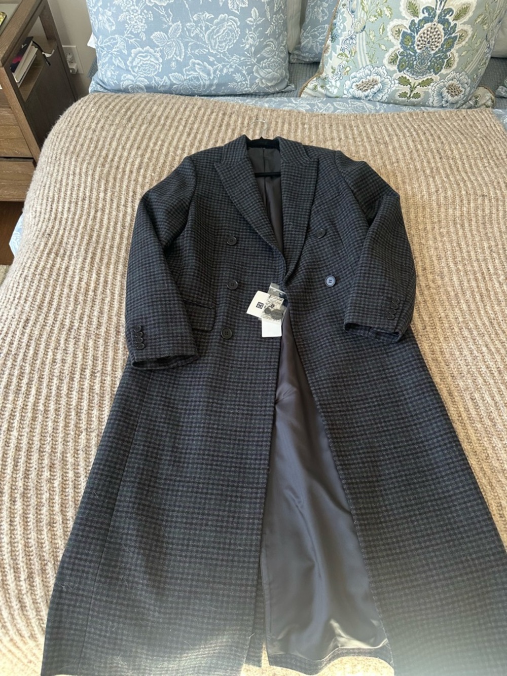 Women’s Uniqlo Double-Breasted Long Gray Plaid Overcoat - Picture 5 of 7